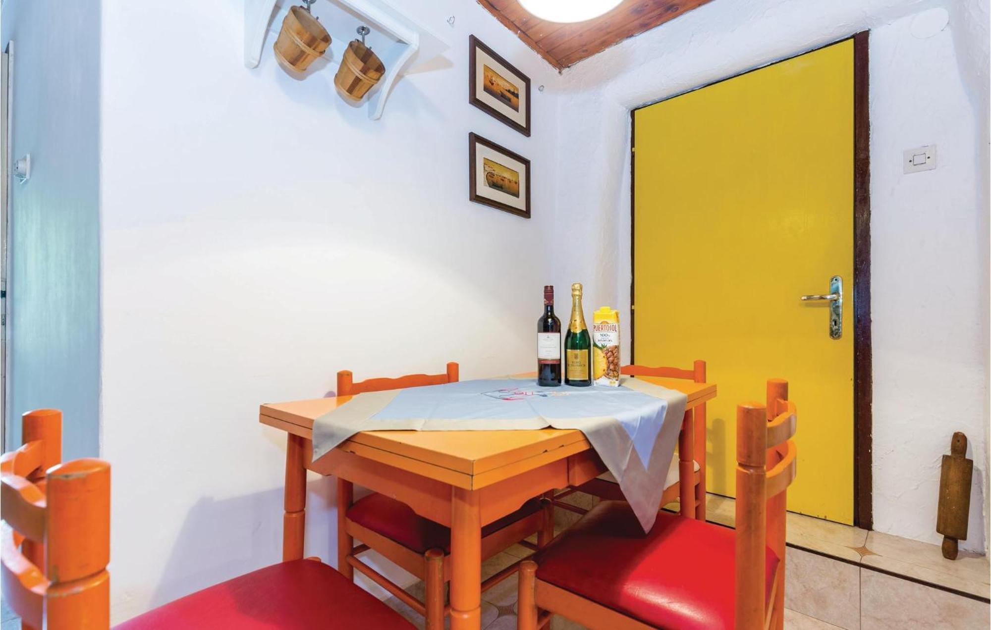 Amazing Apartment In Novi Vinodolski With Wifi Exterior photo