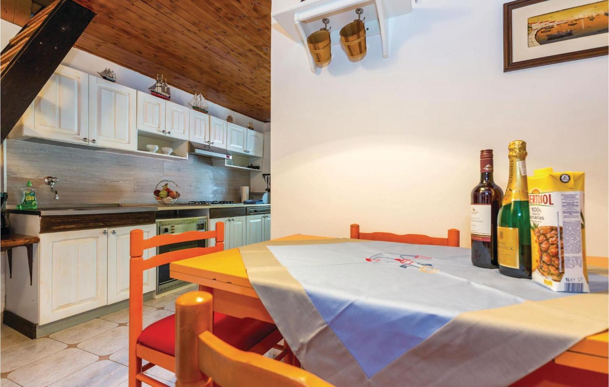 Amazing Apartment In Novi Vinodolski With Wifi Exterior photo
